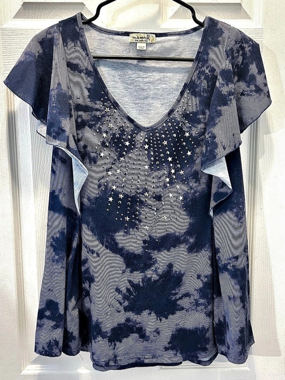 One World Live and Let Live Top Women’s L Blue Tie-Dye V-Neck Studded Star